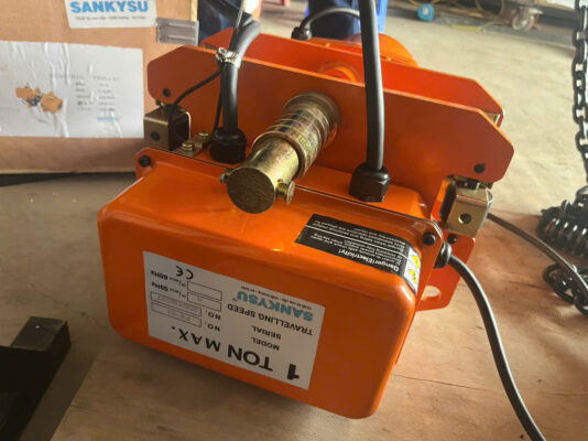Con chạy pa lăng xích điện di chuyển SANKYSU 1 tấn