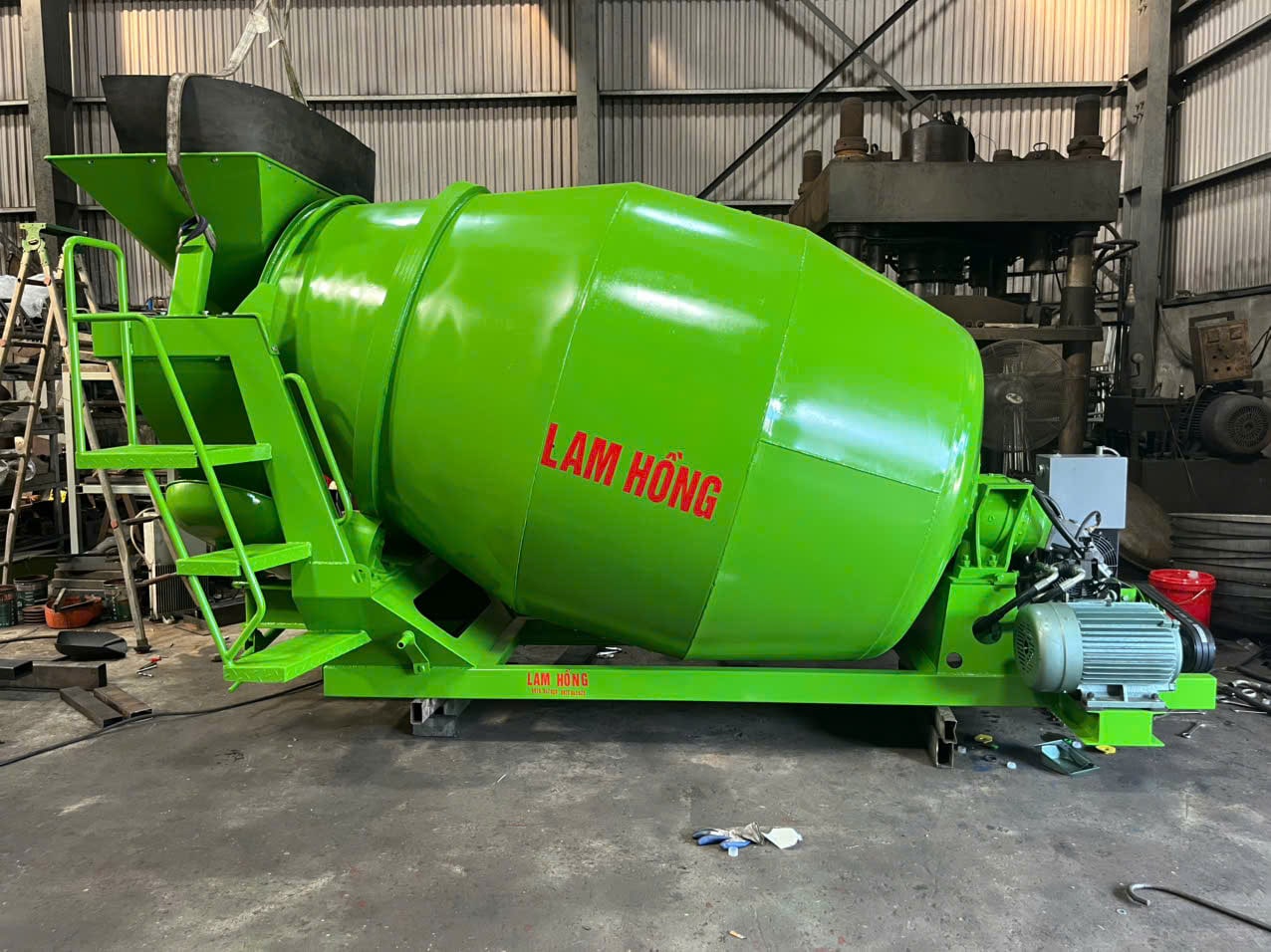Bồn trộn bê tông Lam Hồng